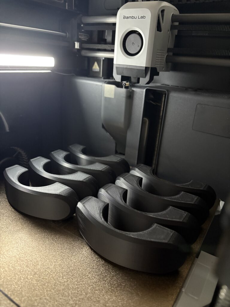 Sériová výroba z ASA černý magnety držák