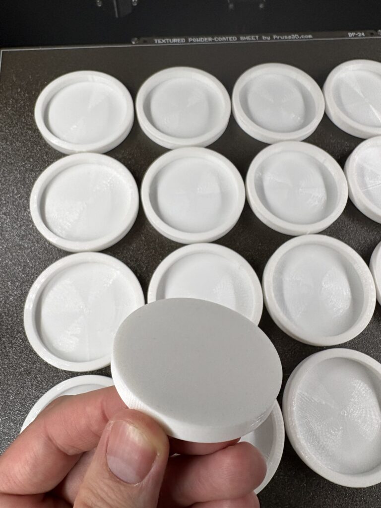 Sériová výroba pružných dílů z TPU95 FLEX — 3D tisk technického elastomeru